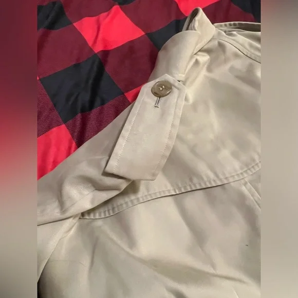 Burberry vintage trench coat- EUC!